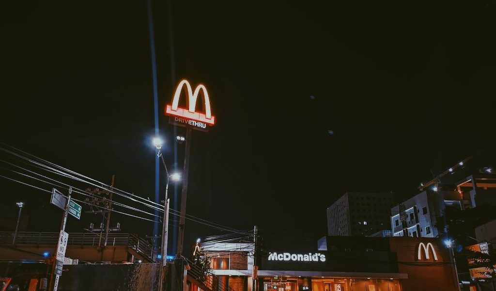 Managerul McDonald’s, scuza incredibilă: Mama, de vină pentru gafă