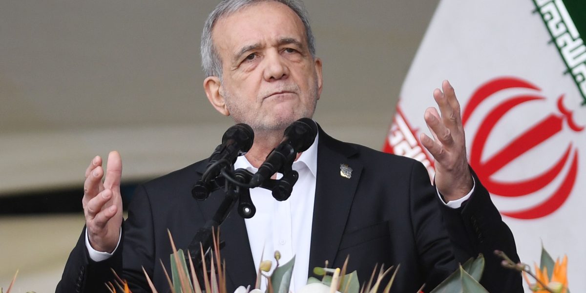 Mesajul președintelui iranian pentru Papa Leon, după „insulta” lui Donald Trump. „În numele marii națiuni a Iranului”