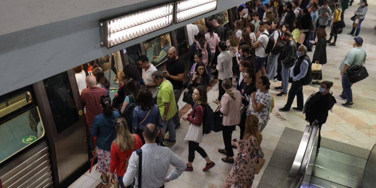 Biletul de metrou, 7 lei! Ministrul pleacă după ce a semnat scumpirea în București