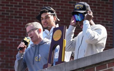 ANN ARBOR, SUA – Echipa de baschet masculin a Universității Michigan, supranumită „Wolverines”, a revenit marți pe campus în calitate de campioană națională, fiind întâmpinată de sute de fani entuziasmați