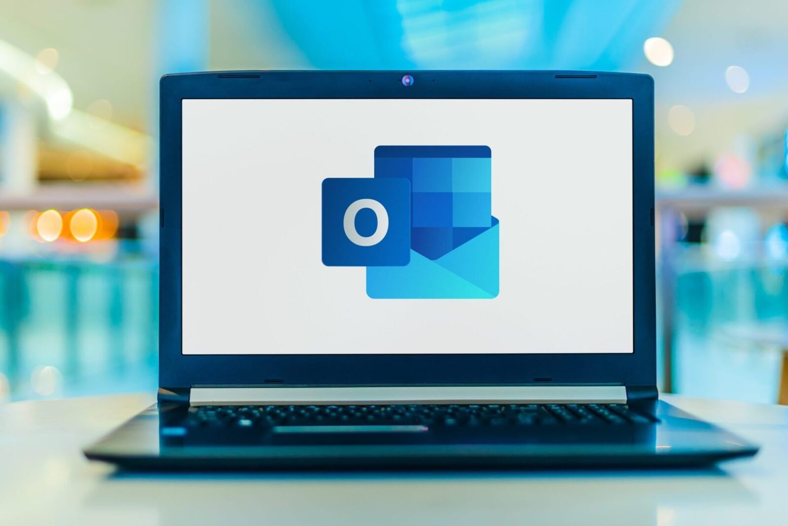 Microsoft renunță la Outlook Lite: Aplicația dispare din Arena IT