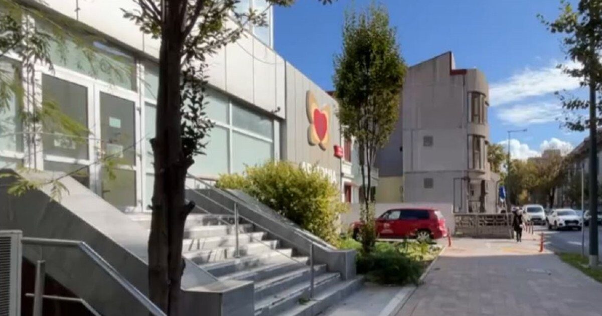 Spitalul „Armonia” din Constanța, închis de Ministerul Sănătății la un an de la decesul unei tinere mame Constanța – Spitalul privat „Armonia” din Constanța a fost închis de inspectorii sanitari, la un an de la decesul unei femei de 29 de ani care a murit la scurt timp după ce a născut