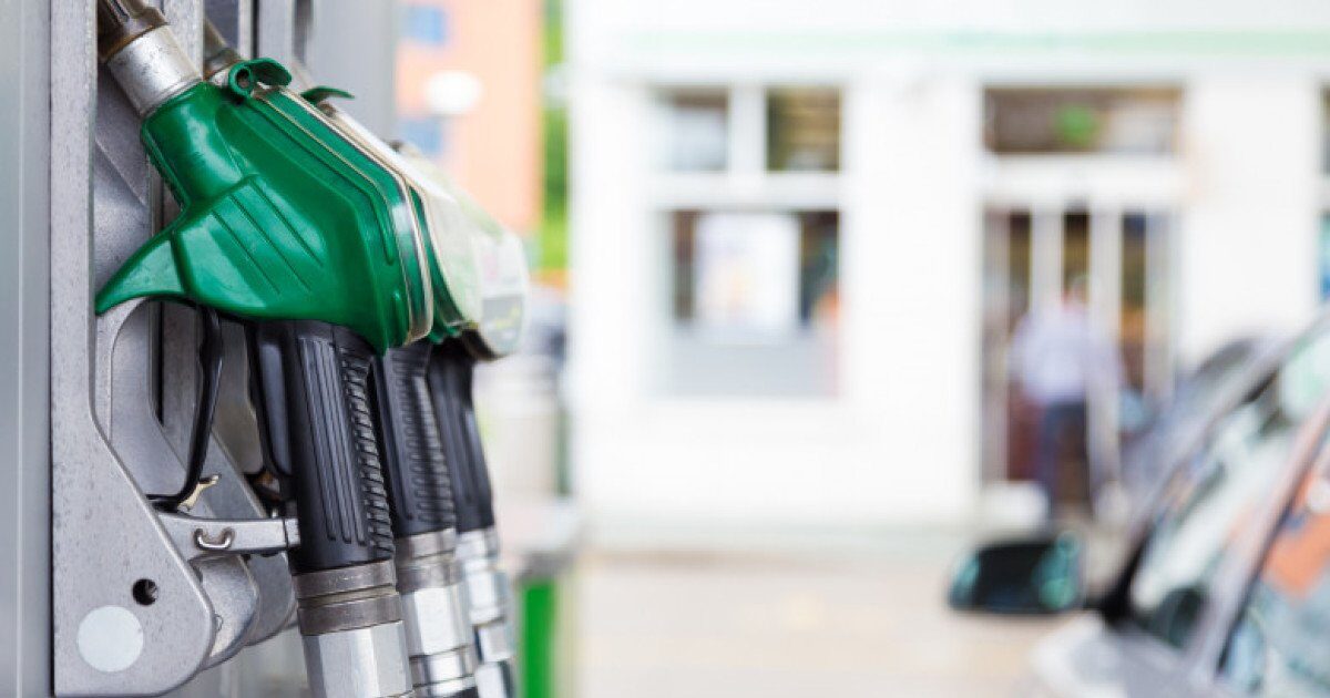 Guvernul reduce acciza la motorină și introduce o taxă pentru companiile petroliere București – Guvernul se reunește astăzi, de la ora 14:00, într-o ședință extraordinară pentru a aproba reducerea accizei la motorina standard cu aproximativ 30 de bani pe litru