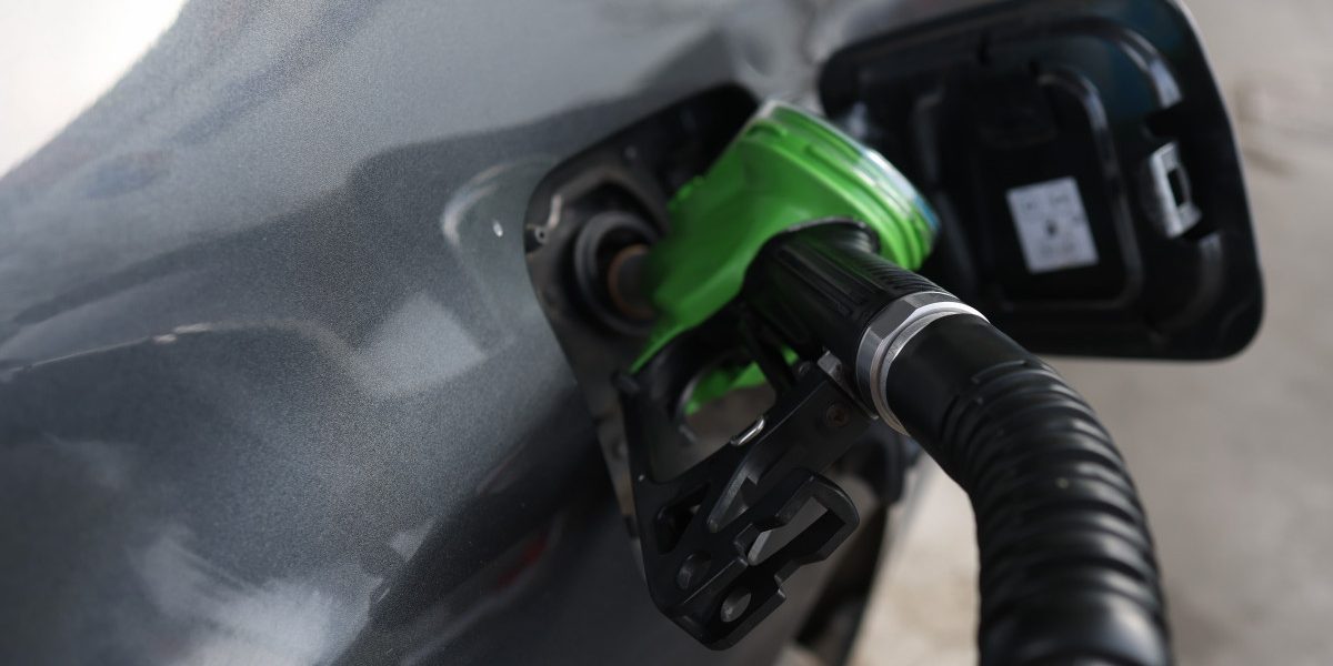 Benzina sub 8 lei: Scădere așteptată după luni de scumpiri la pompă în România