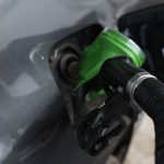 Benzina sub 8 lei: Scădere așteptată după luni de scumpiri la pompă în România