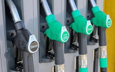 O benzinărie vinde motorina premium mai ieftin decât cea standard București – Un lanț important de benzinării din România a stârnit confuzie în rândul șoferilor sâmbătă, oferind motorina premium la un preț mai mic decât cel al motorinei standard