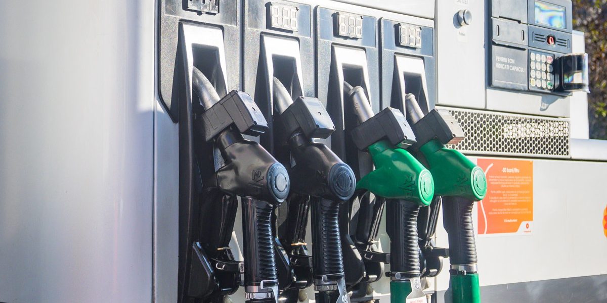 Nouă ieftinire a carburanților: motorina coboară sub 9 lei/litru, pentru prima dată în ultima lună 