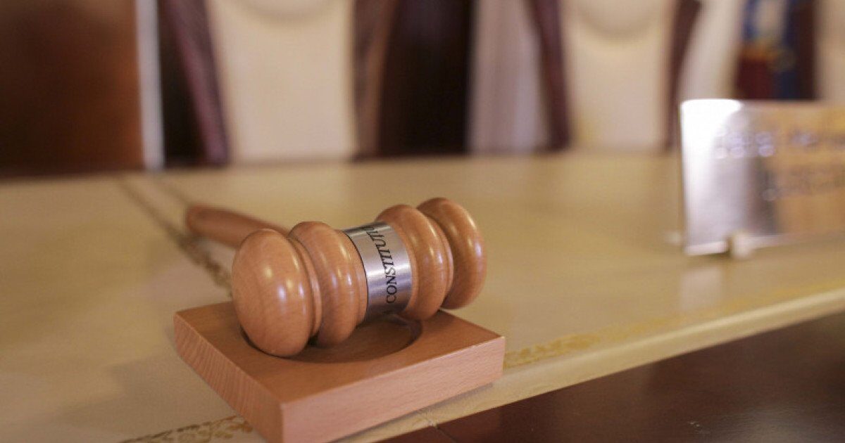 Alianța Pacienților Cronici, nemulțumită de întârzierea CCR în cazul concediilor medicale Alianța Pacienților Cronici din România (APCR) a trimis o scrisoare deschisă președintelui Klaus Iohannis, premierului Marcel Ciolacu și Curții Constituționale (CCR), exprimându-și îngrijorarea profundă față de efectele ordonanței care prevede neplata primei zile de concediu medical