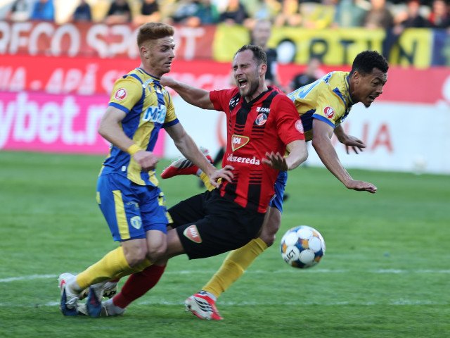 Petrolul Ploiești învinge Csikszereda într-un meci dominat Petrolul Ploiești a învins Csikszereda cu scorul de 2-0 într-un meci disputat pe stadionul „Ilie Oană”