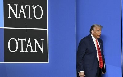 Trump ia în calcul retragerea SUA din NATO Președintele american Donald Trump a sugerat, într-un interviu acordat publicației britanice Daily Telegraph, posibilitatea retragerii Statelor Unite ale Americii din Organizația Tratatului Atlanticului de Nord (NATO)