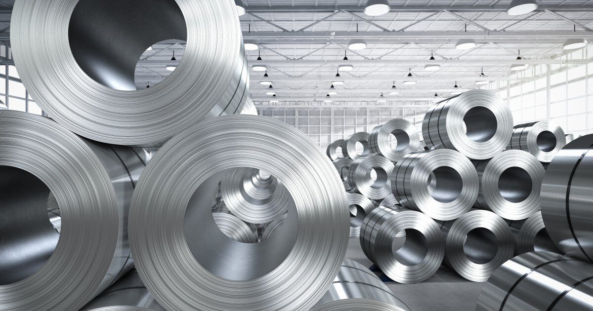 Prețul aluminiului atinge cote record pe fondul tensiunilor geopolitice Prețul aluminiului a urcat la cele mai ridicate niveluri din ultimii patru ani, fiind influențat de tensiunile geopolitice din Orientul Mijlociu și de rezervele reduse ale industriei