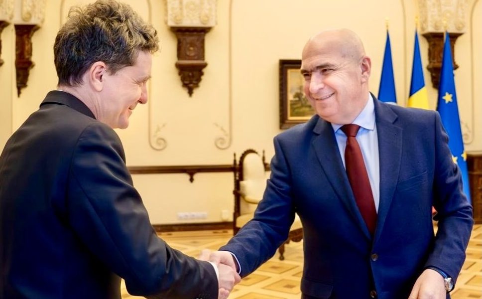 Întrebare-cheie: Demisia lui Bolojan? Președintele țării, Nicușor Dan, nu a dorit să răspundă direct la întrebarea dacă îi va cere demisia premierului ILIE BOLOJAN, în cazul în care Partidul Social Democrat (PSD) ar amenința cu ieșirea de la guvernare