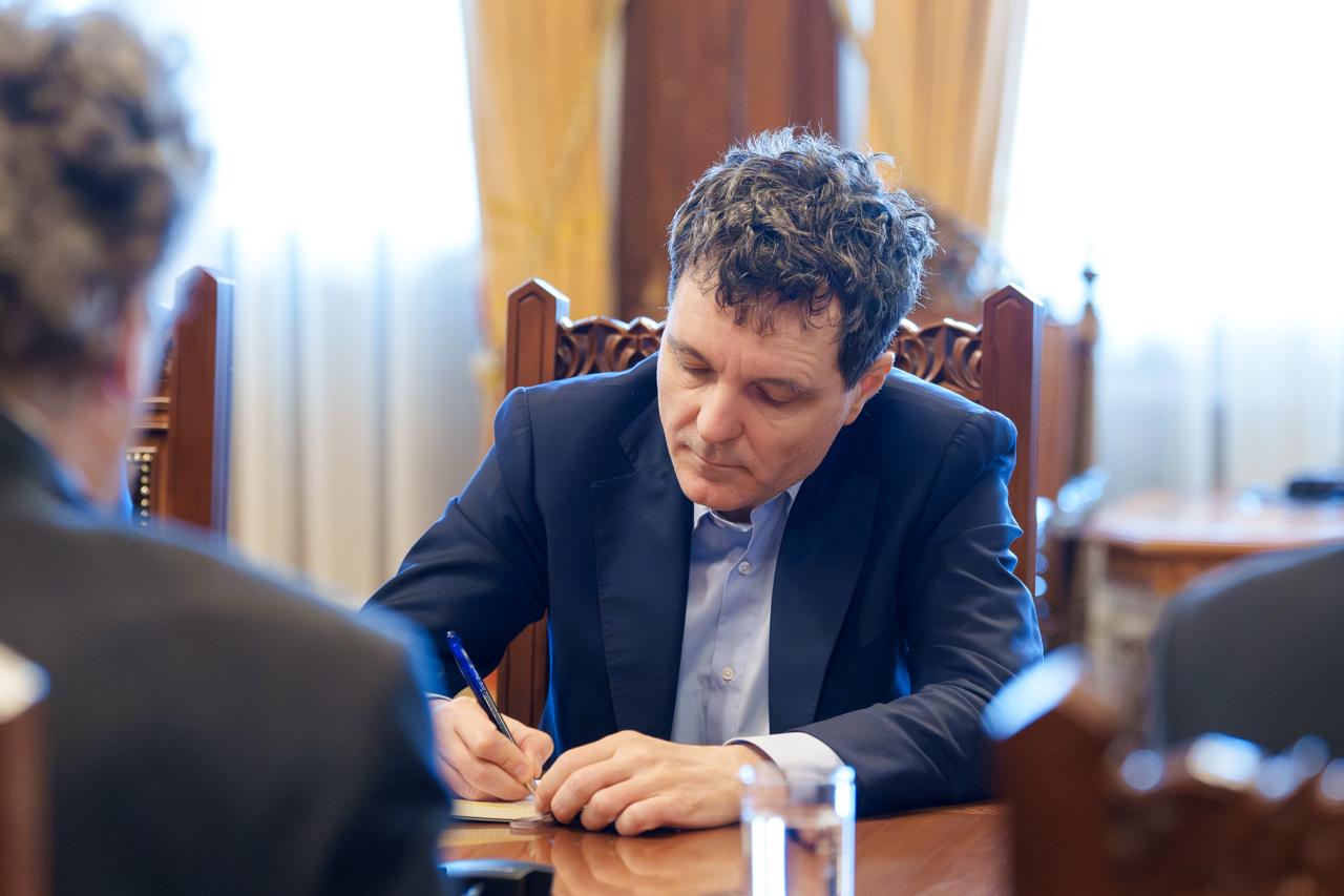 Ministrul Justiției transmite propunerile pentru șefia marilor parchete către Președintele Nicușor Dan Ministrul Justiției, Radu Marinescu, a înaintat marți propunerile pentru șefii marilor parchete către Președintele României, Nicușor Dan, la Palatul Cotroceni