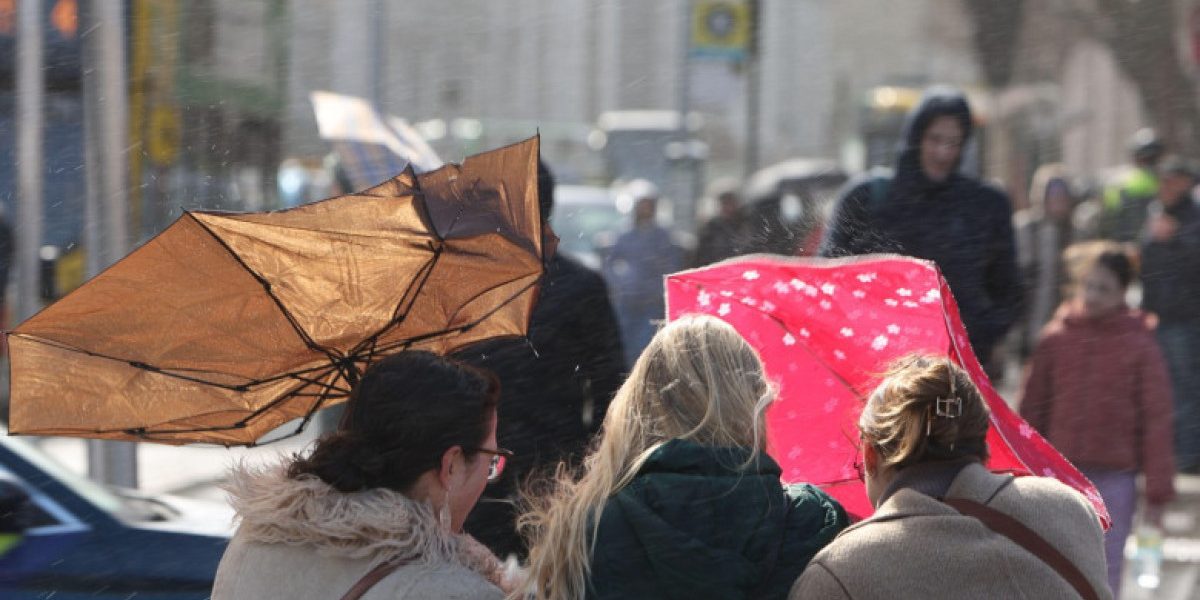 Vreme severă în România: ANM anunță coduri meteo, ninsori și vânt puternic