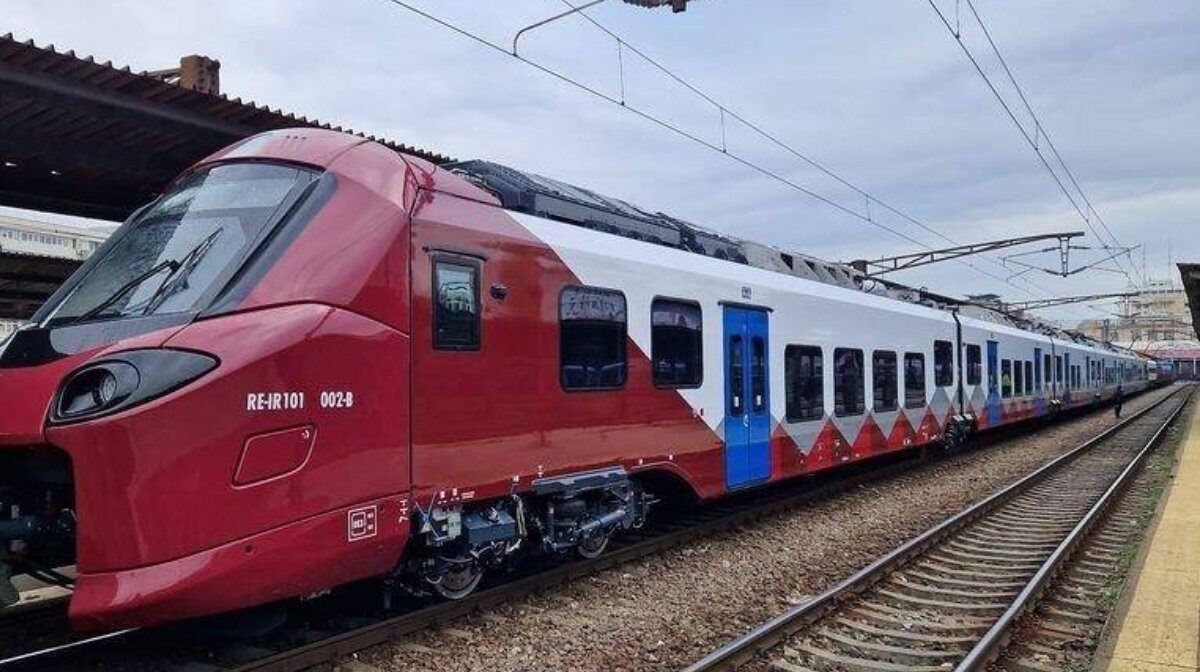Noi trenuri Alstom intră pe ruta București-Brașov: Vezi orarul și când vor circula București – Călătorii care fac naveta între București și Brașov se vor bucura în curând de trenuri noi și mai rapide