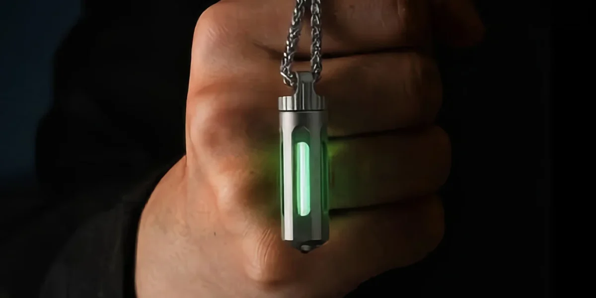 Breloc din titan: Luminează 25 de ani FĂRĂ baterii! Inovație uimitoare