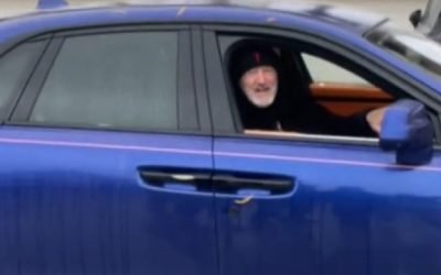 Becali își supraveghează investiția de 10 milioane de euro la biserica din Pipera Lucrările la lăcașul de cult din Pipera, inițiate de George „Gigi” Becali, sunt în plină desfășurare, iar patronul FCSB este constant prezent pe șantier pentru a se asigura că totul decurge conform planului