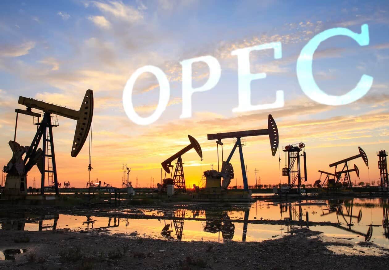OPEC+: Creștere „simbolică” a producției de petrol, în ciuda conflictului din Orientul Mijlociu București – Membrii Organizației Țărilor Exportatoare de Petrol și aliații săi (OPEC+) intenționează să majoreze cotele de producție pentru luna mai, o decizie care pare mai mult simbolică decât efectivă, având în vedere că conflictul în desfășurare în Orientul Mijlociu limitează capacitatea de producție și îngreunează livrările pentru unii dintre cei mai importanți membri ai cartelului