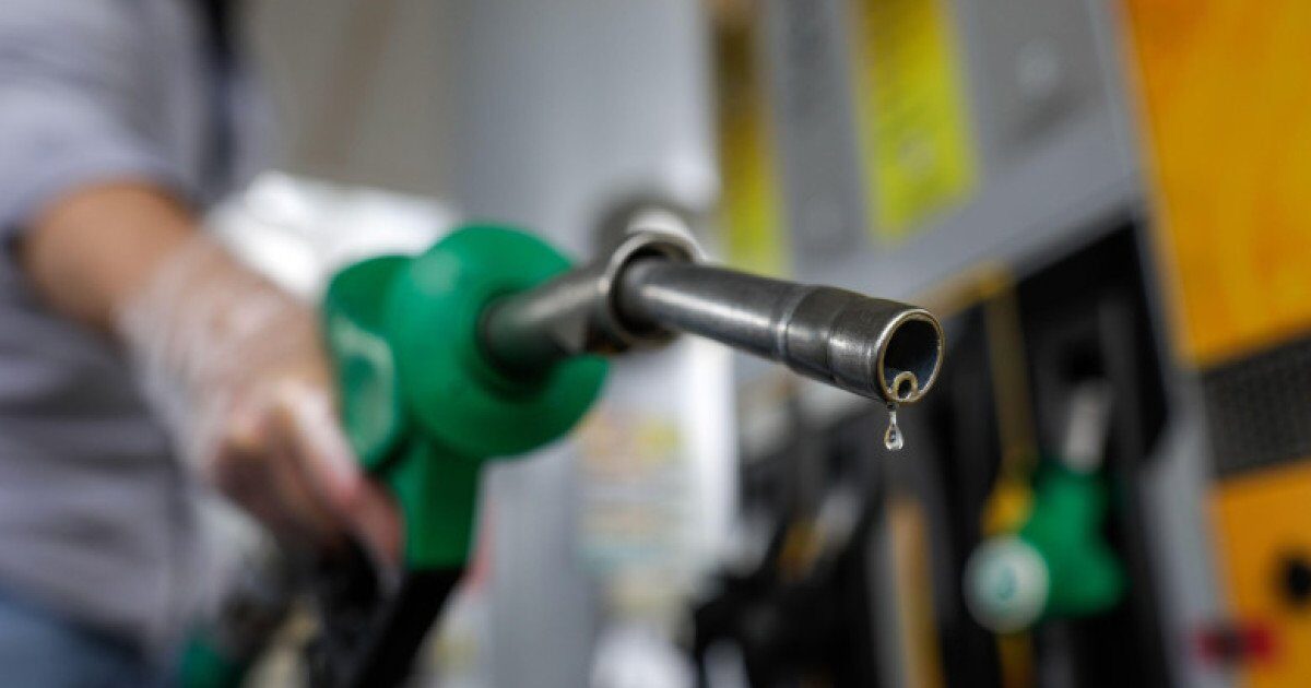 Băsescu avertizează asupra riscului penuriei de carburanți și a producției de energie Fostul președinte Traian Băsescu a declarat că România ar putea evita o criză de carburanți, însă a exprimat îngrijorări cu privire la producția de energie electrică