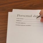 Nume și prenume: Greșeala banală pe care o fac românii online