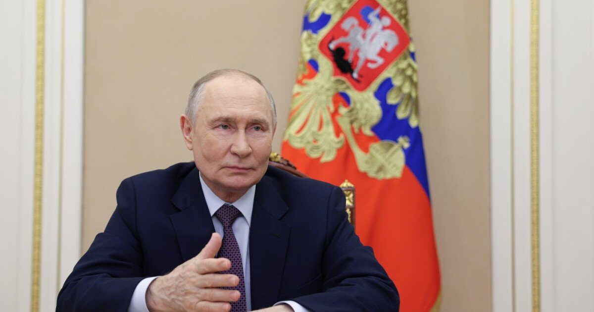 Putin vede o oportunitate pentru Rusia în criza de pe piața globală Președintele Rusiei, Vladimir Putin, a declarat că țara sa poate juca un rol important în remodelarea logisticii și comerțului internațional, în contextul tensiunilor din Strâmtoarea Ormuz și al efectelor acestora asupra piețelor energetice și de transport