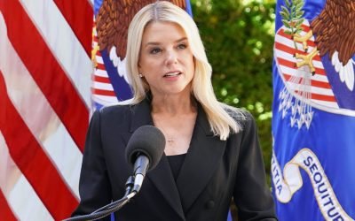 Trump o demite pe procurorul general al SUA, Pam Bondi