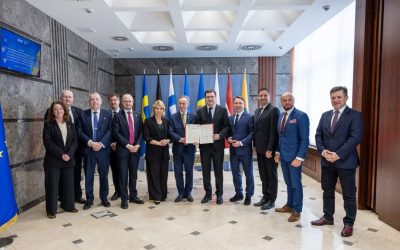 Șapte deputați solicită UE să accelereze negocierile de aderare cu Moldova și Ucraina Un grup de șapte parlamentari europeni au adresat o solicitare către Uniunea Europeană prin care cer accelerarea negocierilor de aderare cu Moldova și Ucraina