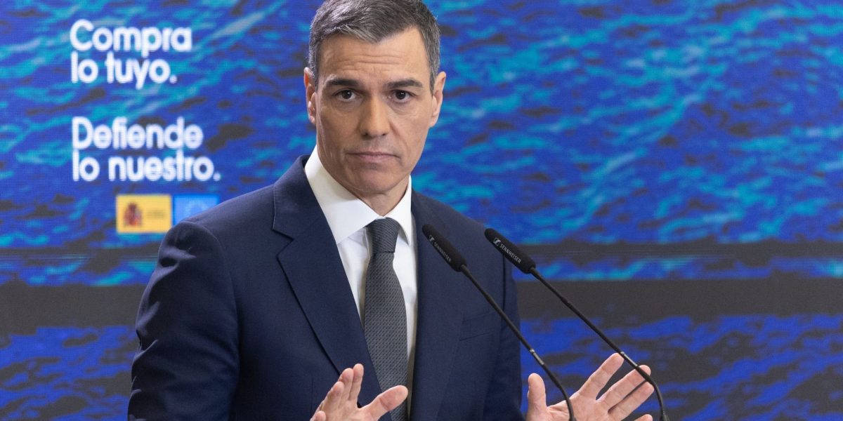 Sanchez, promisiune-șoc: Sute de mii de migranți, statut legal european