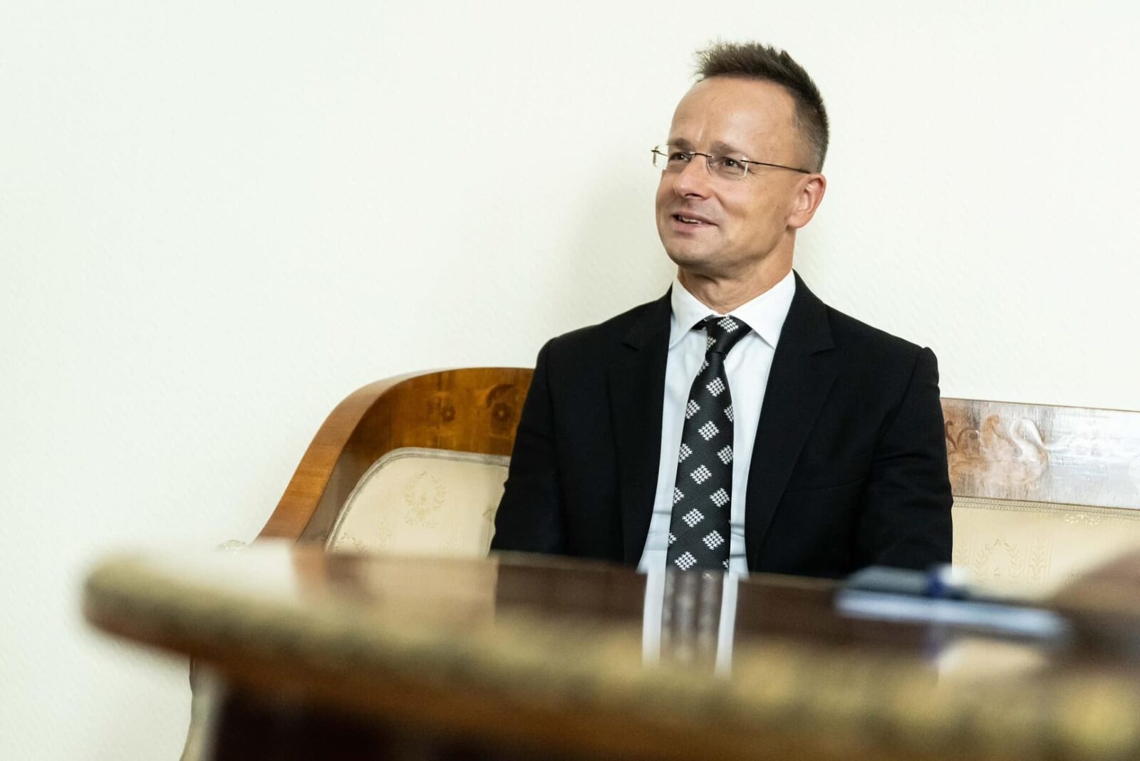 Comisarul European pentru Energie, Dan Jorgensen, a stârnit controverse după ce i-a îndemnat pe europeni să reducă consumul de energie, sugerând lucru de acasă, folosirea carpooling-ului și reducerea vitezei pe autostrăzi