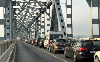 Prefectul Județului Giurgiu anunță măsuri pentru fluidizarea traficului la Podul Prieteniei Pentru a facilita traversarea frontierei în perioada sărbătorilor pascale, autoritățile au decis suspendarea restricțiilor de circulație pe Podul Prieteniei Giurgiu-Ruse