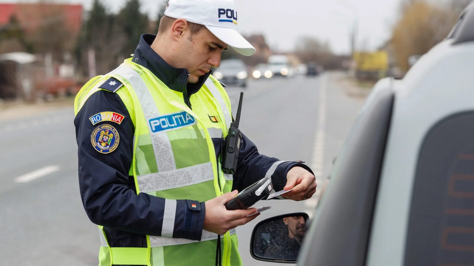 A expirat permisul de conducere: Ce amenzi riști și când ajungi la închisoare Viața modernă, cu ritmul său alert din 2026, ne poate face uneori să uităm de detalii aparent minore, precum data de expirare a permisului de conducere