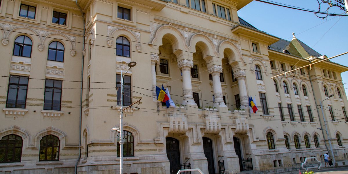 București: Primarul decide: Panourile anti-cezariană, date jos, după scandal!