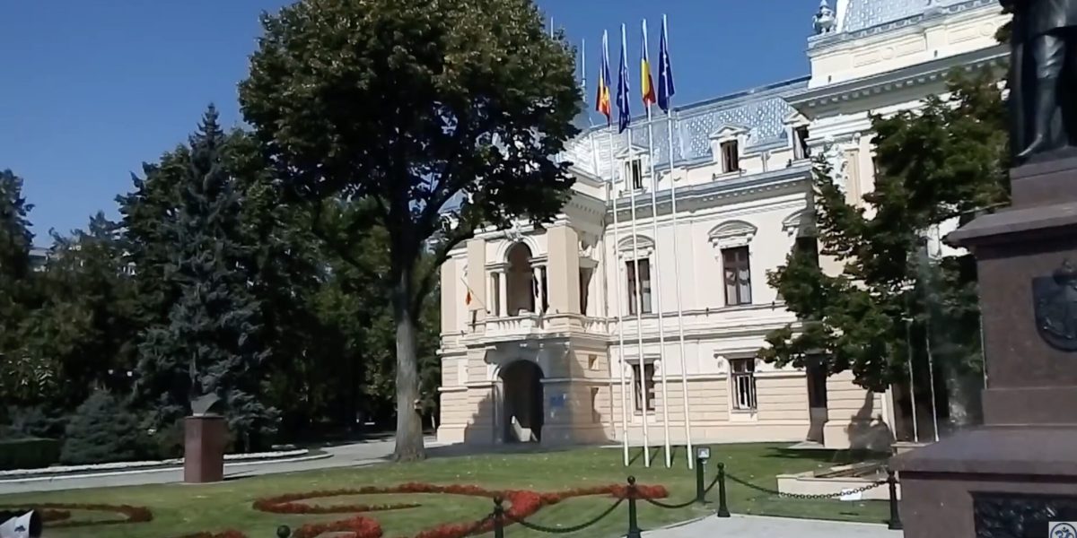 Iași: Primăria taie 250 de posturi, dar nimeni nu va fi dat afară