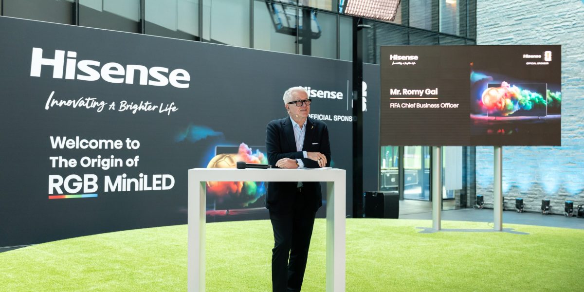 Hisense dă lovitura: TVs MiniLED pentru Mondialul FIFA 2026, prezentate la sediu