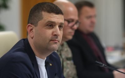 România și Ucraina negociază producția comună de drone, finanțată prin fondurile SAFE Reprezentanții Ministerului Apărării Naționale (MApN) și ai 15 companii ucrainene au discutat, pe parcursul mai multor zile, despre posibilitatea unei colaborări în domeniul producției de drone