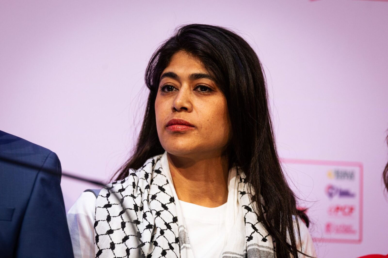 Europarlamentara Rima Hassan, audiată la Paris pentru „apologia terorismului” Rima Hassan, europarlamentar din partea partidului francez de extremă stânga La France Insoumise (LFI), este în prezent audiată la Paris în cadrul unei anchete