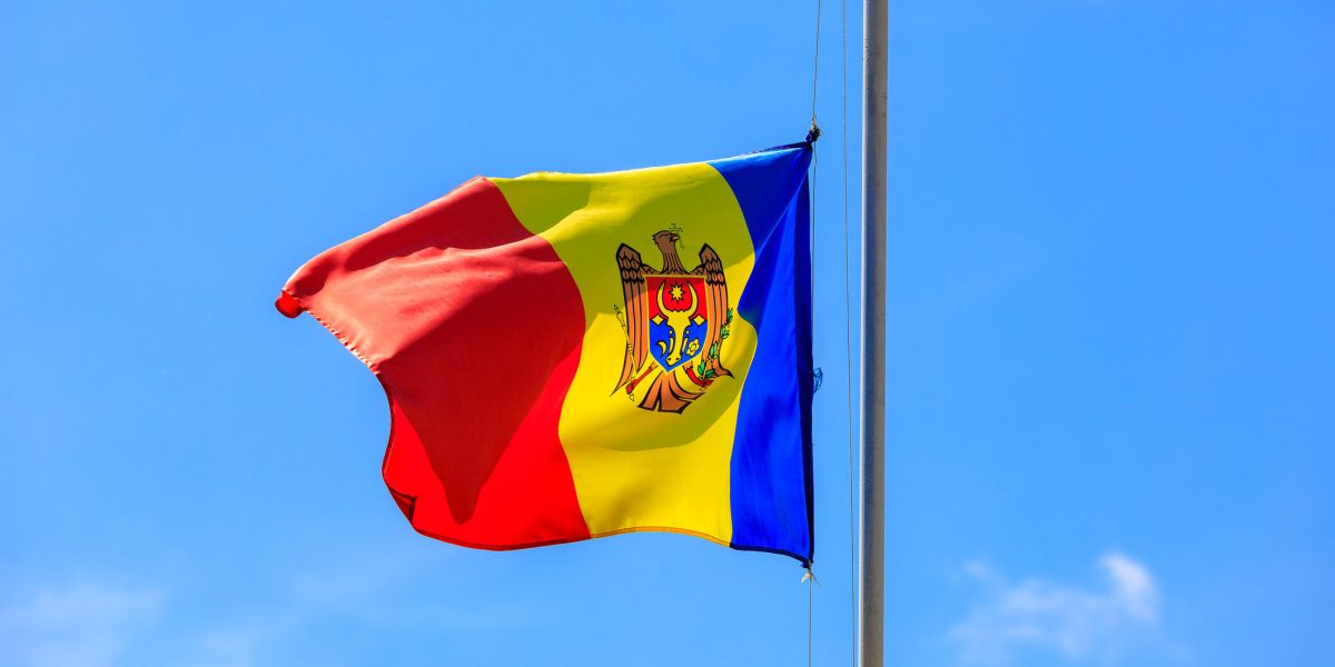 Numerarul, în continuare la mare căutare în Moldova: Retragerile le surclasează pe depuneri