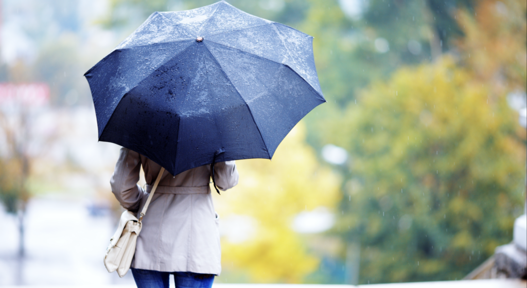 Vremea capricioasă vine peste România: Temperaturi în scădere, ploi și ninsori la munte Bucuroși de vremea caldă, românii vor avea parte de o răsucire a vremii în săptămâna următoare, potrivit prognozei Administrației Naționale de Meteorologie (ANM)