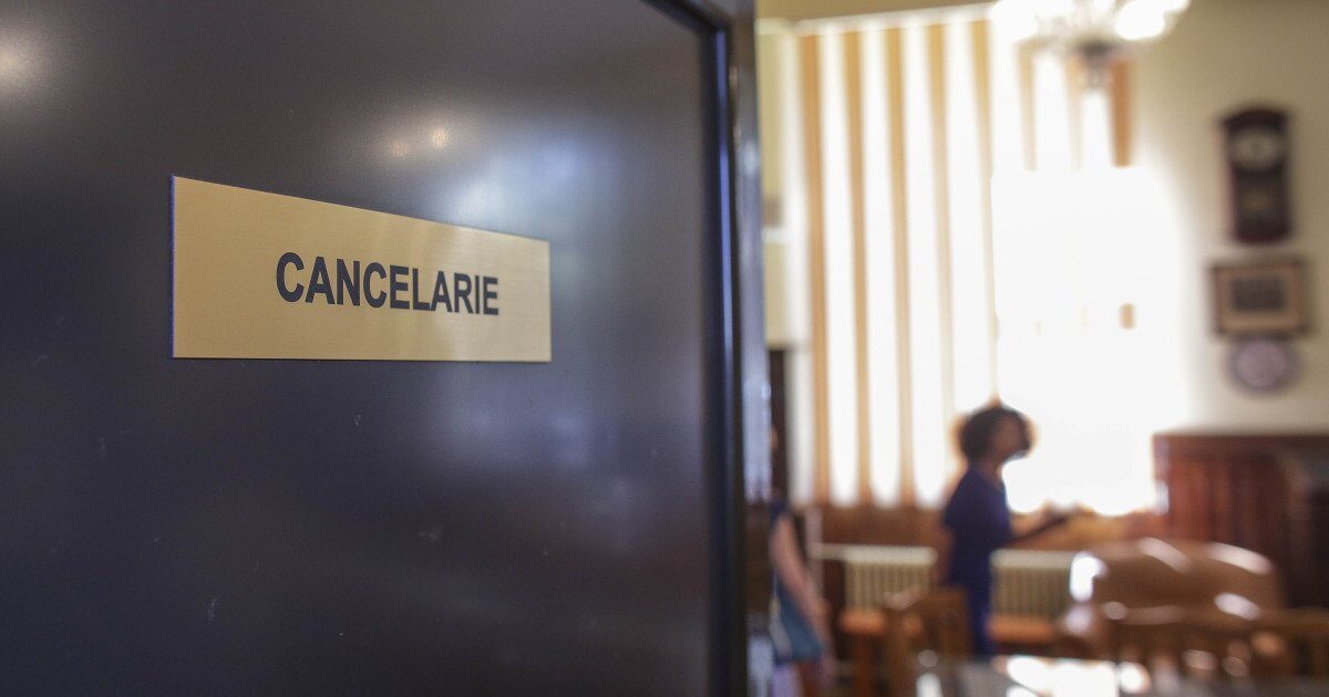 Sindicaliştii din Educaţie acuză blocarea plăţilor stabilite de instanţe. Ministerul invocă prevederile legale