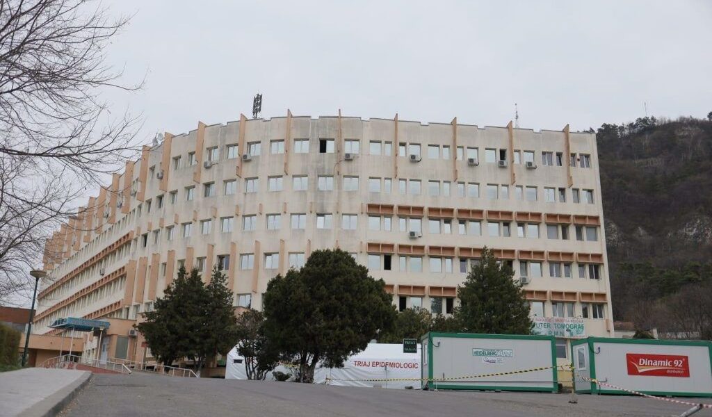 Ancheta la Spitalul Județean de Urgență Piatra-Neamț: Mai mulți angajați de la Psihiatrie, găsiți lipsă la program Conducerea Spitalului Județean de Urgență (SJU) Piatra-Neamț a demarat o anchetă internă după ce, în urma unui control inopinat, au fost descoperite nereguli privind respectarea programului de lucru