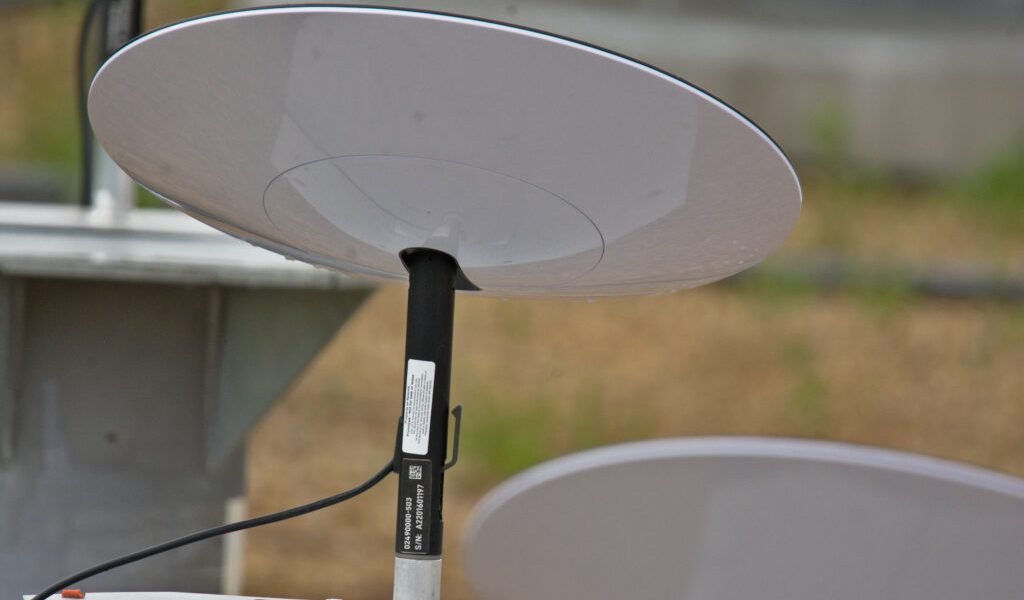 Flota fantomă a Rusiei folosește internet prin satelit Starlink pentru a eluda sancțiunile O investigație realizată de publicația Kyiv Independent arată că navele din așa-numita „flotă fantomă” rusească, implicată în transportul ilegal de petrol pentru a finanța războiul din Ucraina, folosesc comunicații prin intermediul sistemului Starlink