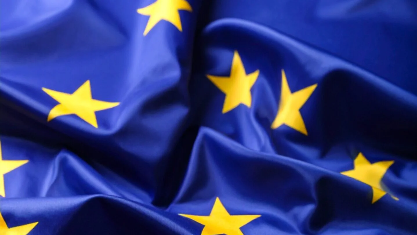 Criza energetică se adâncește: UE ia în calcul măsuri drastice, inclusiv raționalizarea combustibilului BRUXELLES – Uniunea Europeană se pregătește pentru o criză energetică de lungă durată, luând în calcul toate opțiunile pentru a gestiona impactul, de la eliberarea de rezerve strategice de petrol până la măsuri excepționale precum limitarea consumului