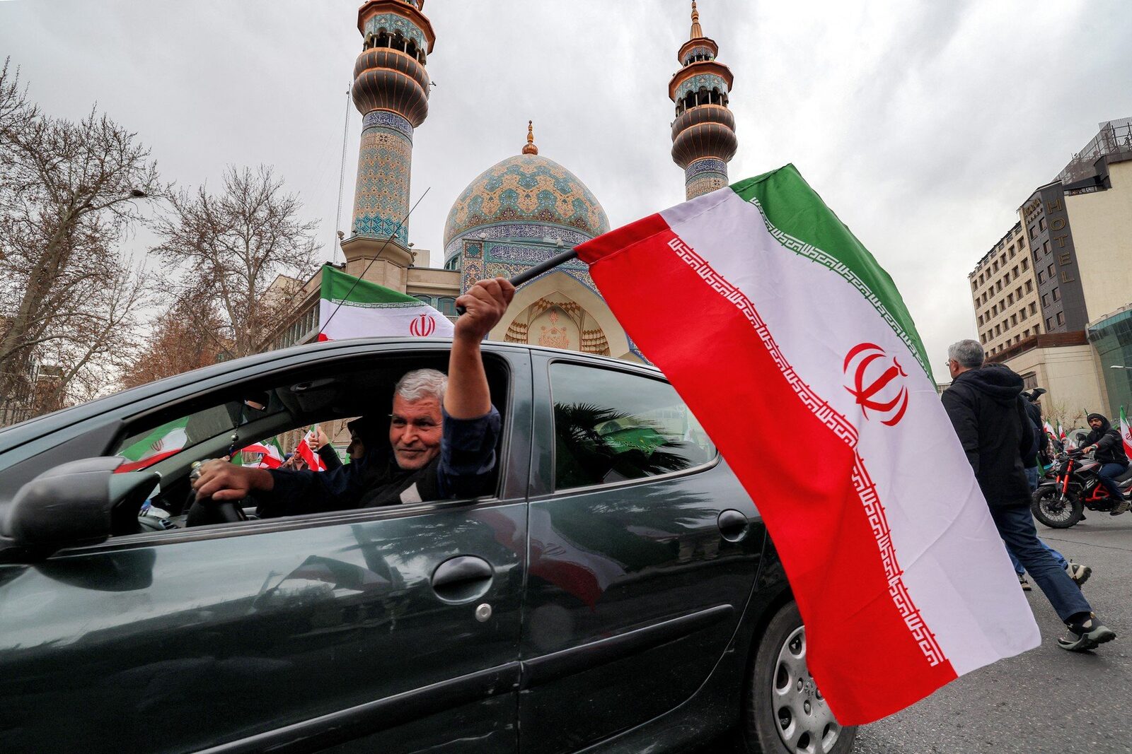 Oficiali americani și israelieni au primit confirmarea de la Teheran că liderul suprem, Mojtaba Khamenei, a autorizat pași spre o înțelegere, într-un moment critic, în timp ce ultimatumul lansat de fostul președinte american Donald Trump se apropia de scadență