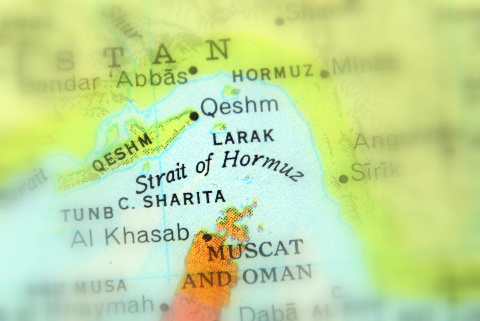 Un nou capitol al conflictului din Orientul Mijlociu: Atacuri cu rachete, tensiuni maritime și amenințări globale Teheranul a lovit Israelul cu rachete, atacurile concentrându-se asupra infrastructurii