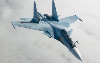 Un avion militar rusesc Su-30 s-a prăbușit vineri în Crimeea, marcând al doilea accident aviatic fatal în regiune în doar trei zile, conform informațiilor furnizate de agențiile de presă internaționale