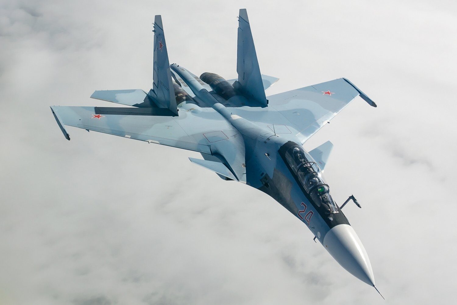 Un avion militar rusesc Su-30 s-a prăbușit vineri în Crimeea, marcând al doilea accident aviatic fatal în regiune în doar trei zile, conform informațiilor furnizate de agențiile de presă internaționale