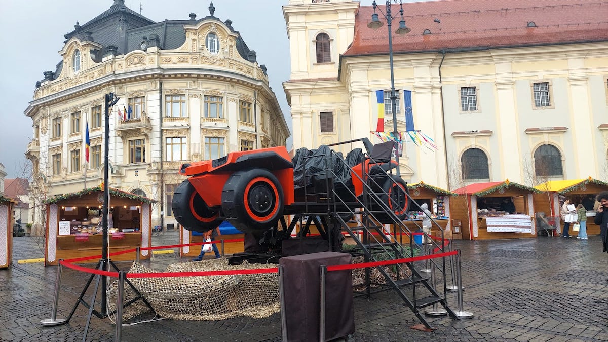 Târgul de Paști din Sibiu și-a deschis porțile: Atmosferă de sărbătoare, în ciuda ploii SIBIU – Piața Mare din Sibiu s-a transformat, vineri, într-un tărâm al sărbătorilor pascale, odată cu deschiderea oficială a Târgului de Paști