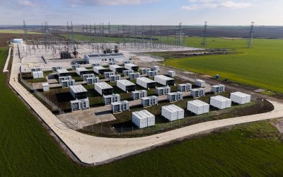 Renalfa Power Clusters, o societate mixtă nou înființată, a finalizat achiziția a două proiecte majore de energie regenerabilă în România, amplasate în județul Arad: centrala fotovoltaică Horia 2 (365 MWp) și un sistem autonom de stocare a energiei BESS (400 MW/800 MWh)