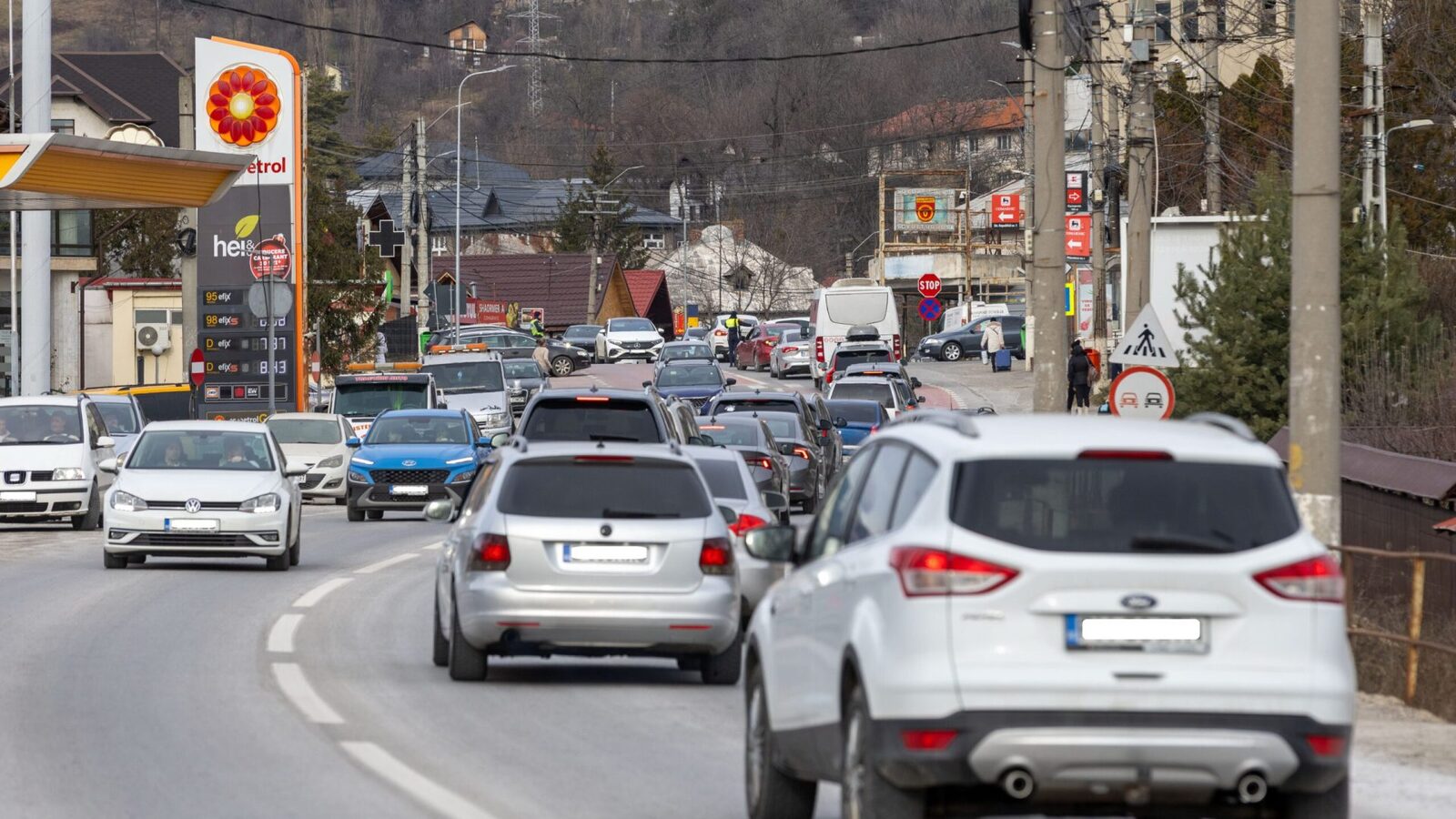 Blocaj infernal pe Valea Prahovei: DN 1 și DN 7, paralizate. Poliția recomandă rute ocolitoare