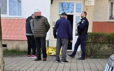 O persoană a decedat după ce a căzut pe scări, medicii încercând în zadar să o resusciteze O tragedie a avut loc într-o locație încă neprecizată, unde un bărbat a decedat în urma unei căderi pe scări